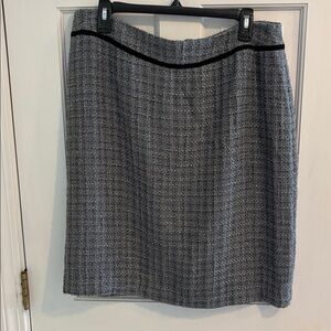 Tahari Gray Skirt with sparkle  Accents and black velvet trim size 14 bnwt